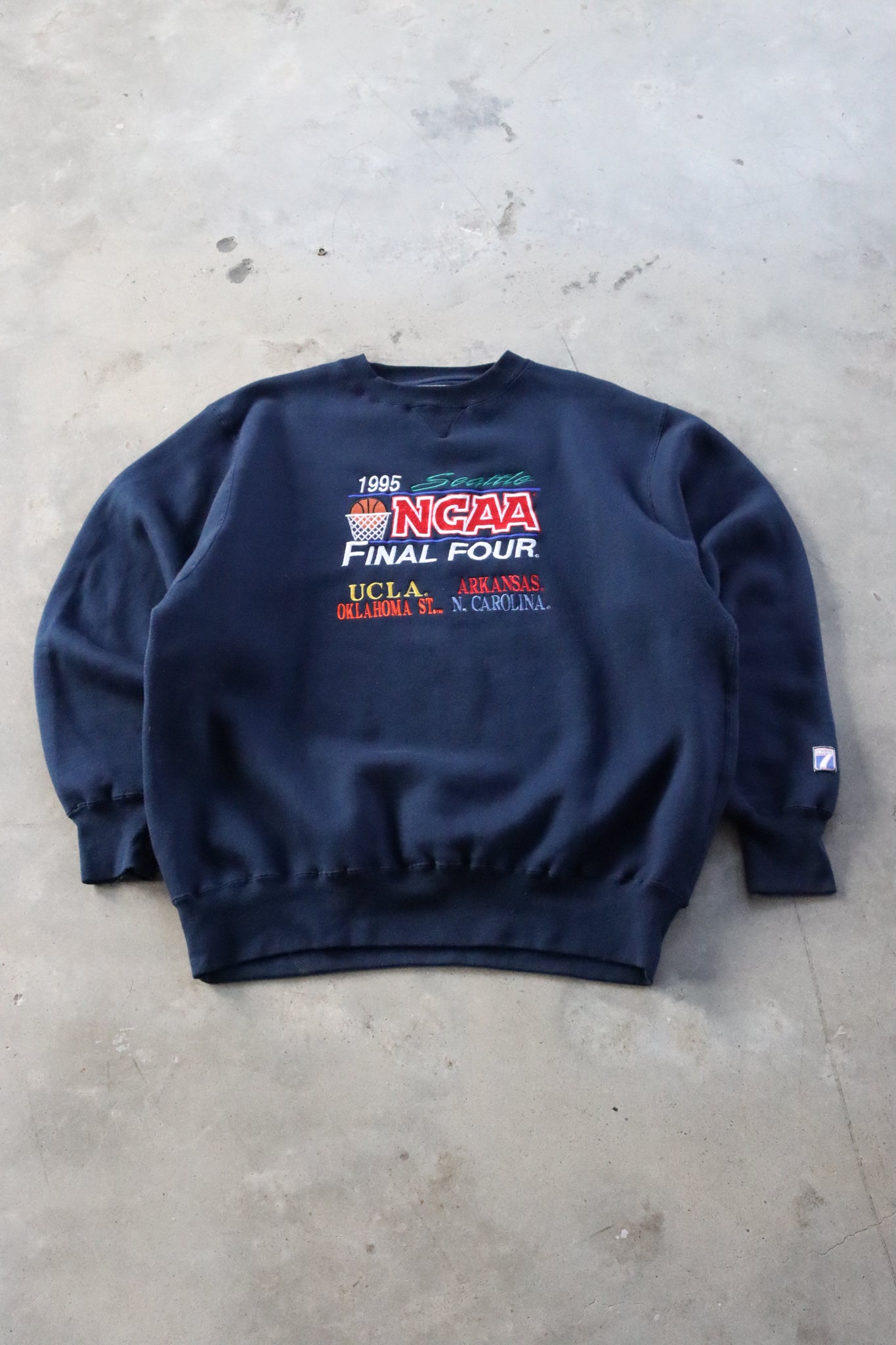 Vintage 1995 NCAA Basketball Sweater XL