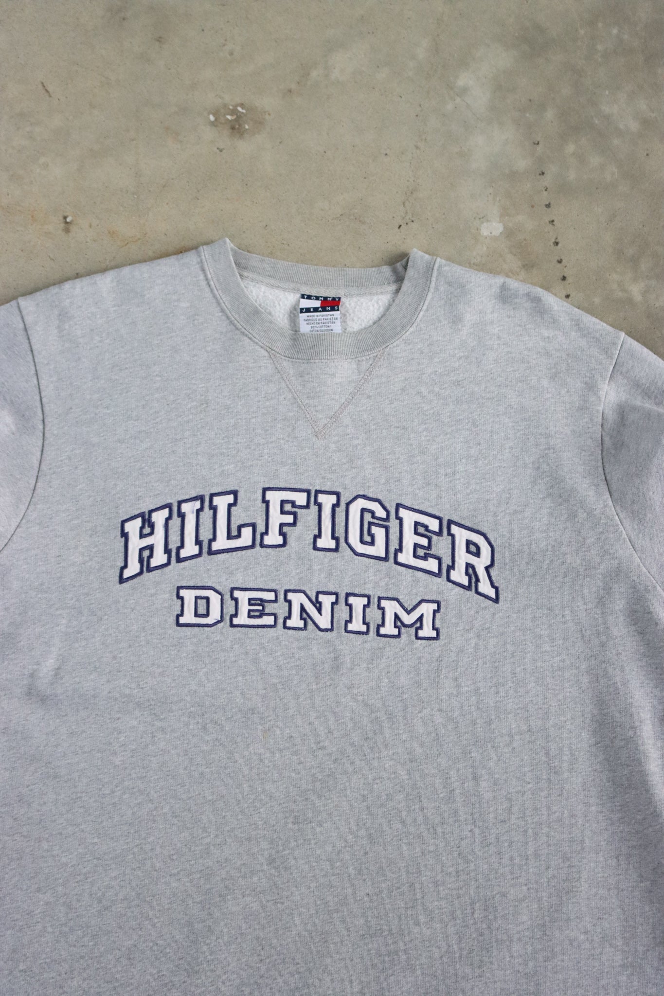 Vintage Tommy Hilfiger Spell Out Sweater Large