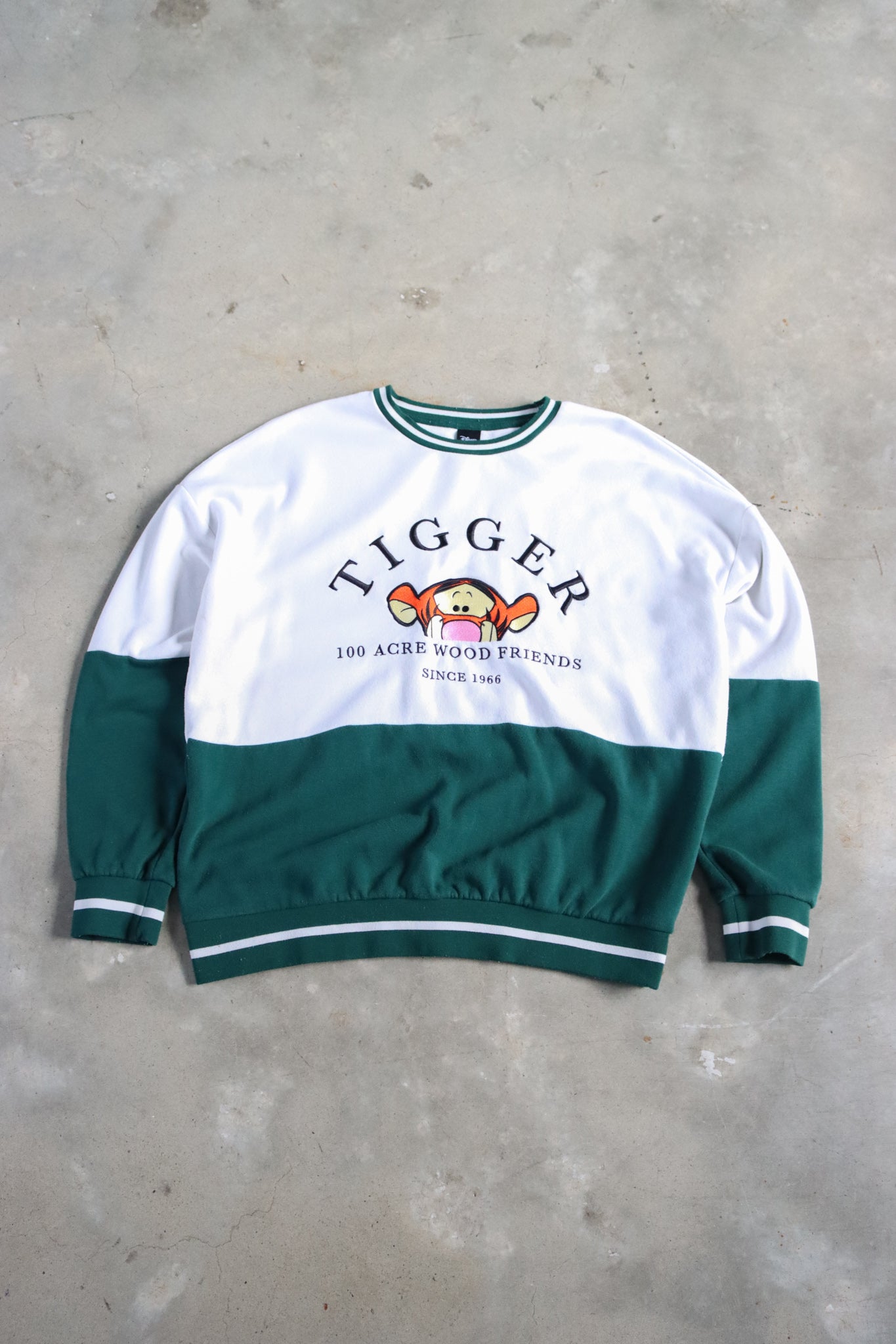 Vintage Tigger Embroidered Sweater Medium